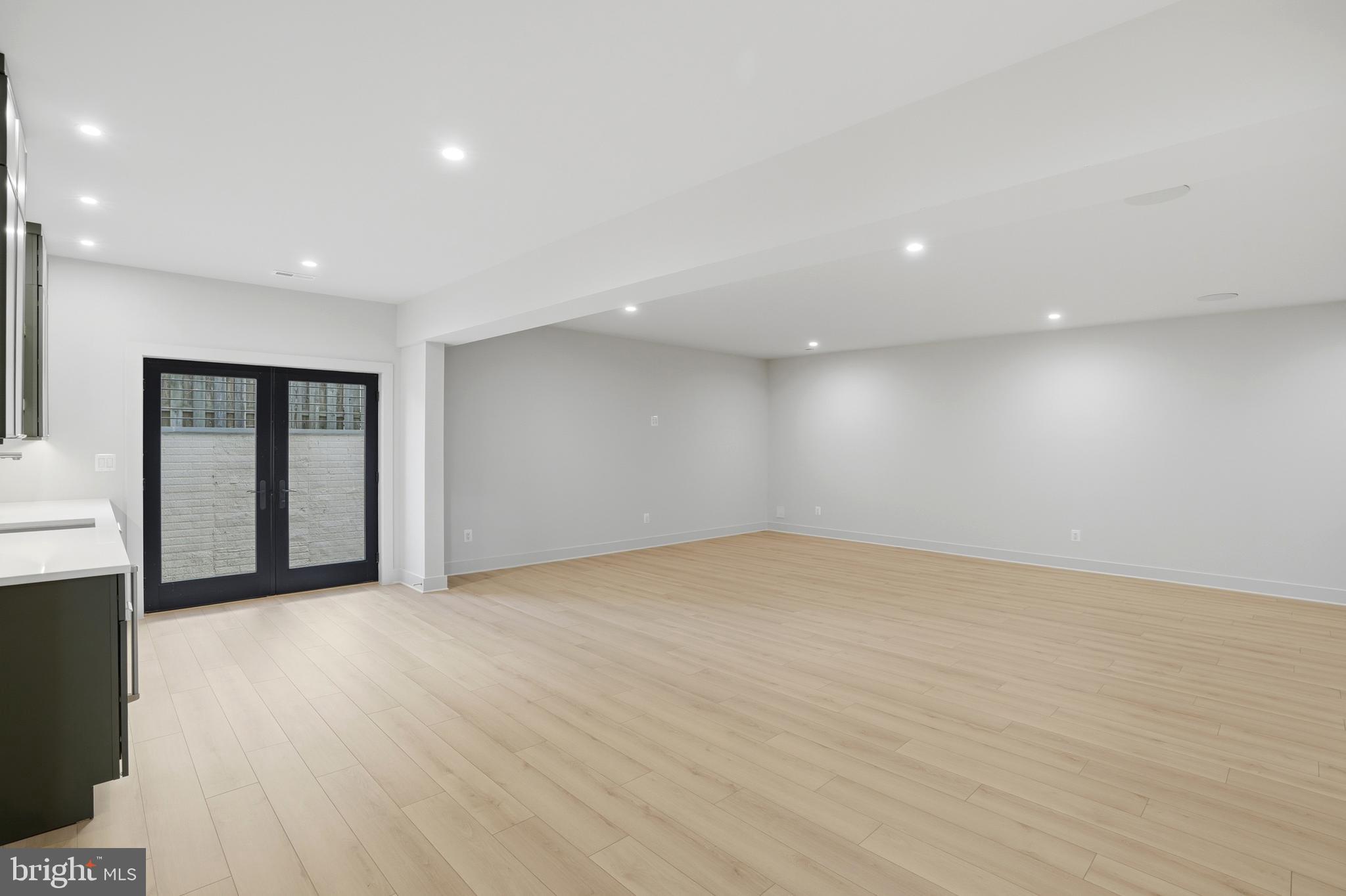 2107 GREENWICH STREET