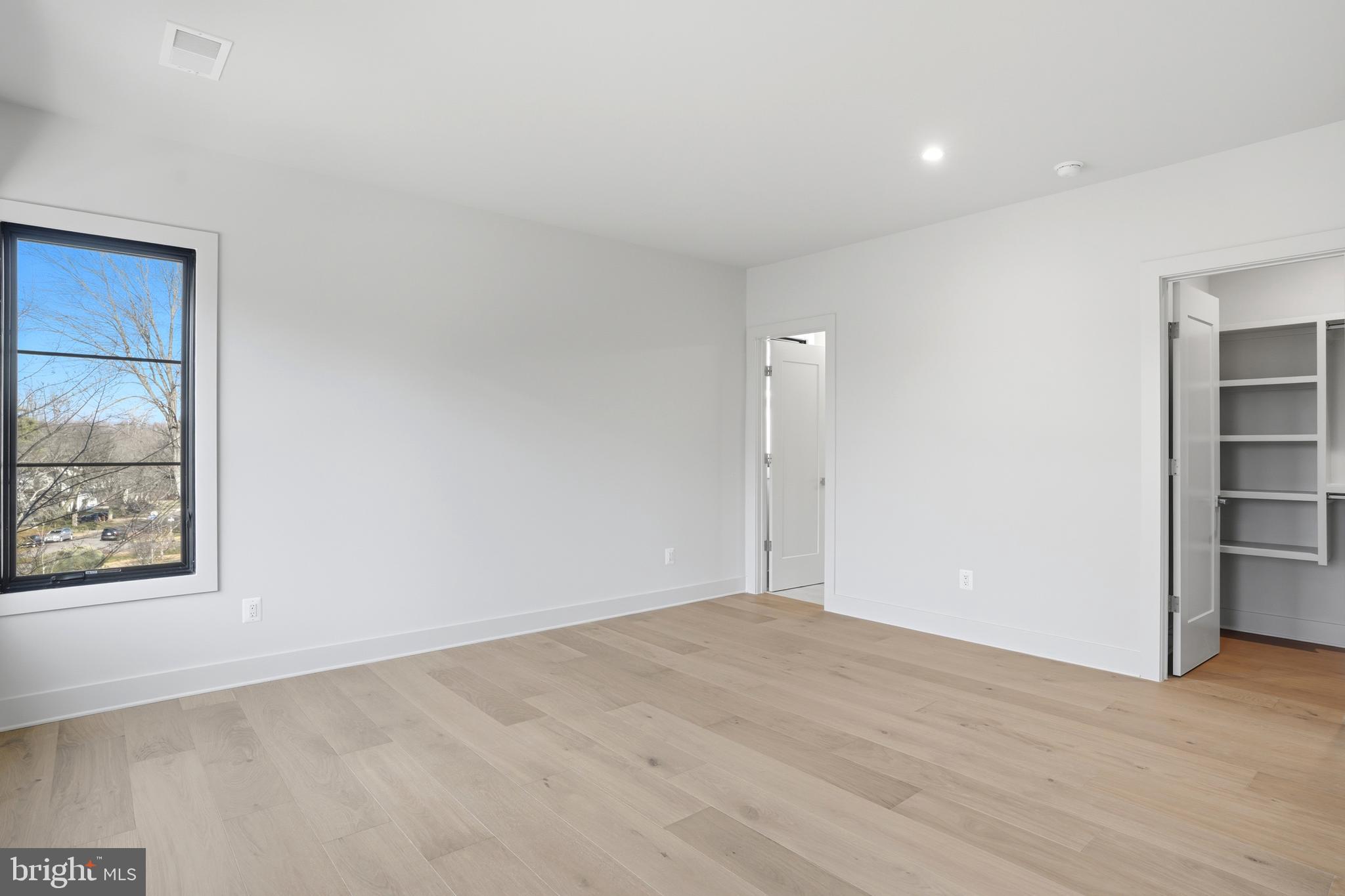 2107 GREENWICH STREET