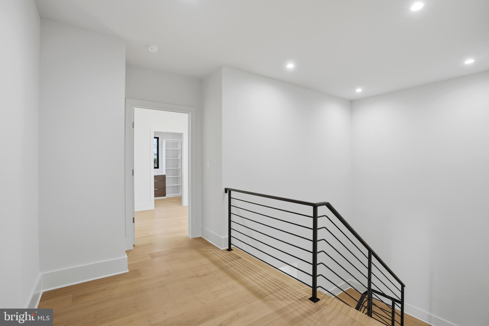 2107 GREENWICH STREET
