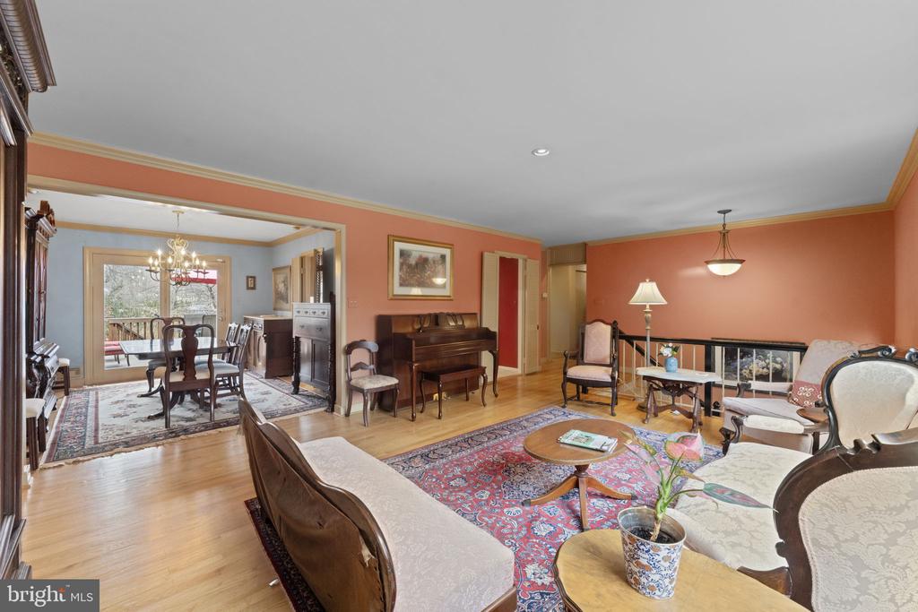 9303 SWINBURNE COURT