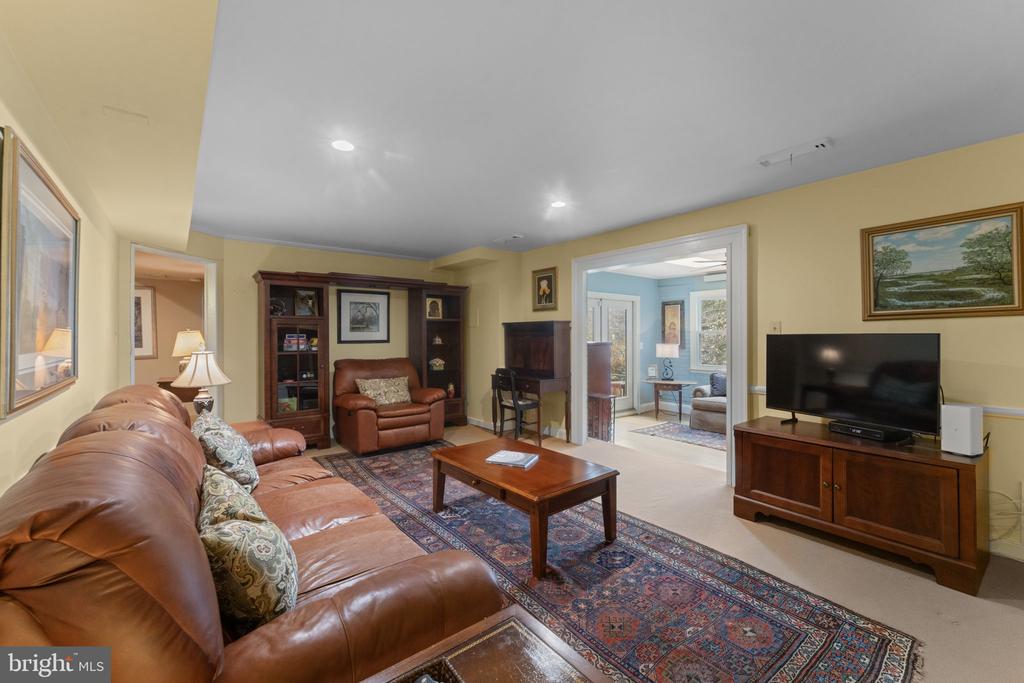 9303 SWINBURNE COURT