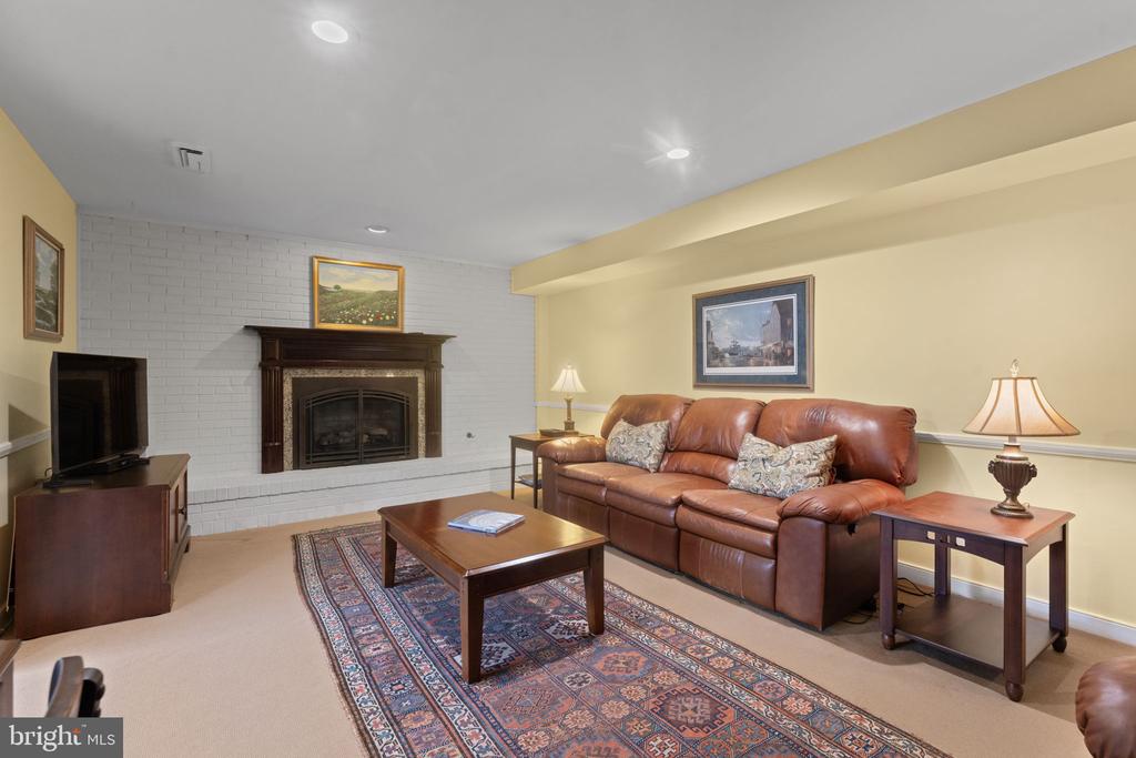 9303 SWINBURNE COURT