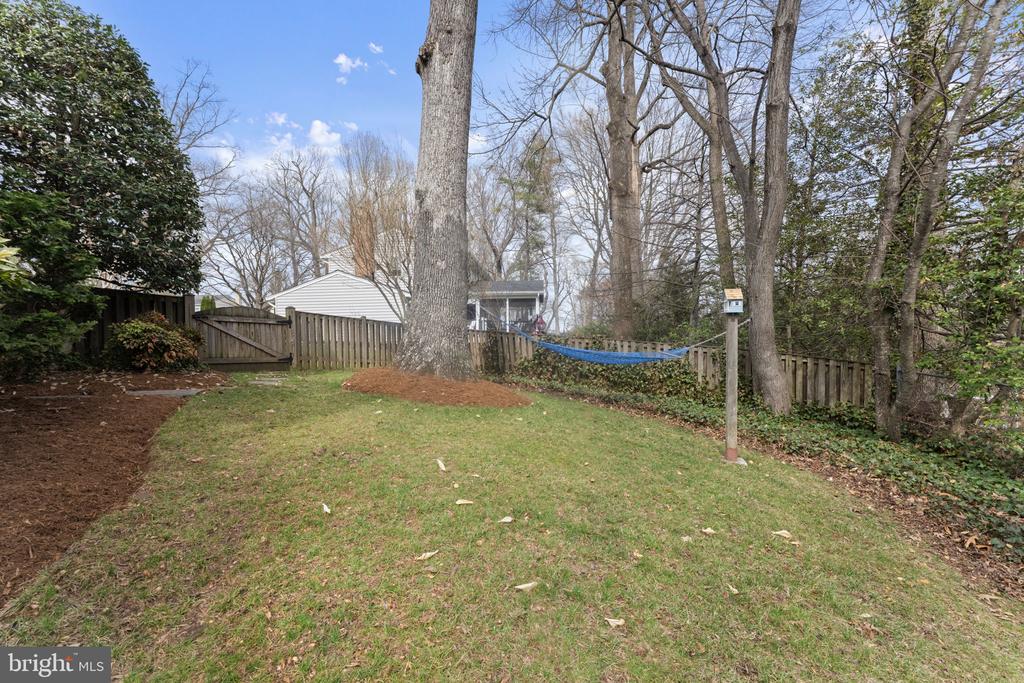 9303 SWINBURNE COURT