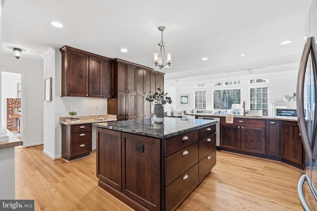 9516 WALLINGFORD DRIVE