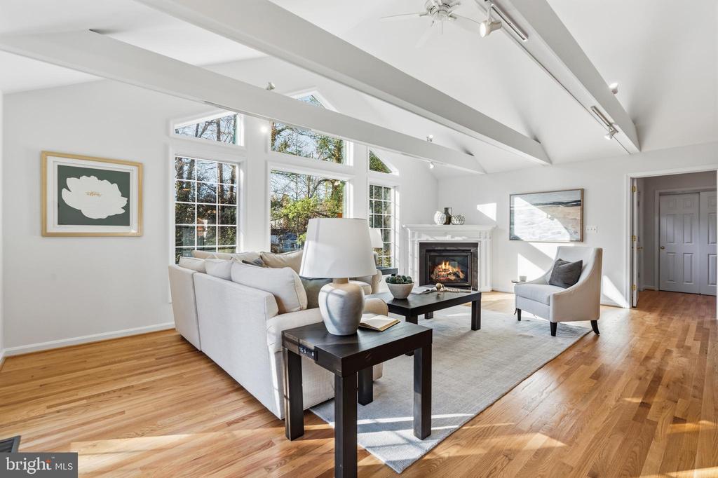 9516 WALLINGFORD DRIVE