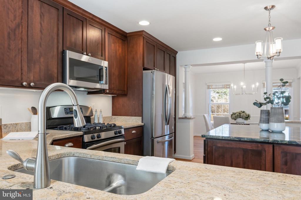 9516 WALLINGFORD DRIVE
