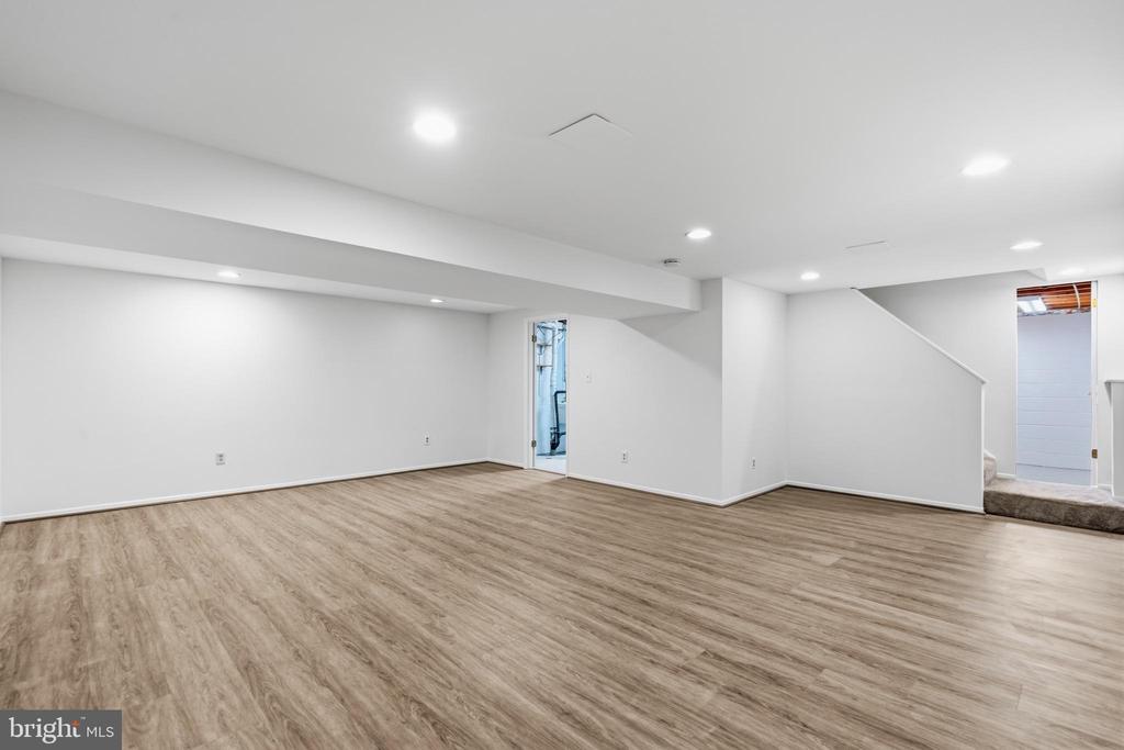 9516 WALLINGFORD DRIVE