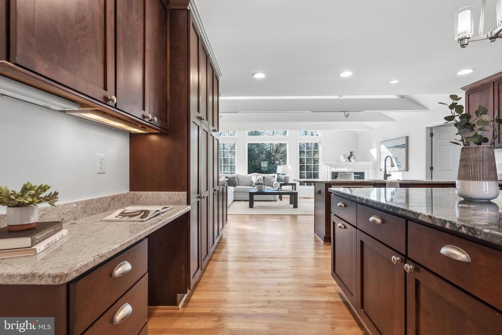 9516 WALLINGFORD DRIVE
