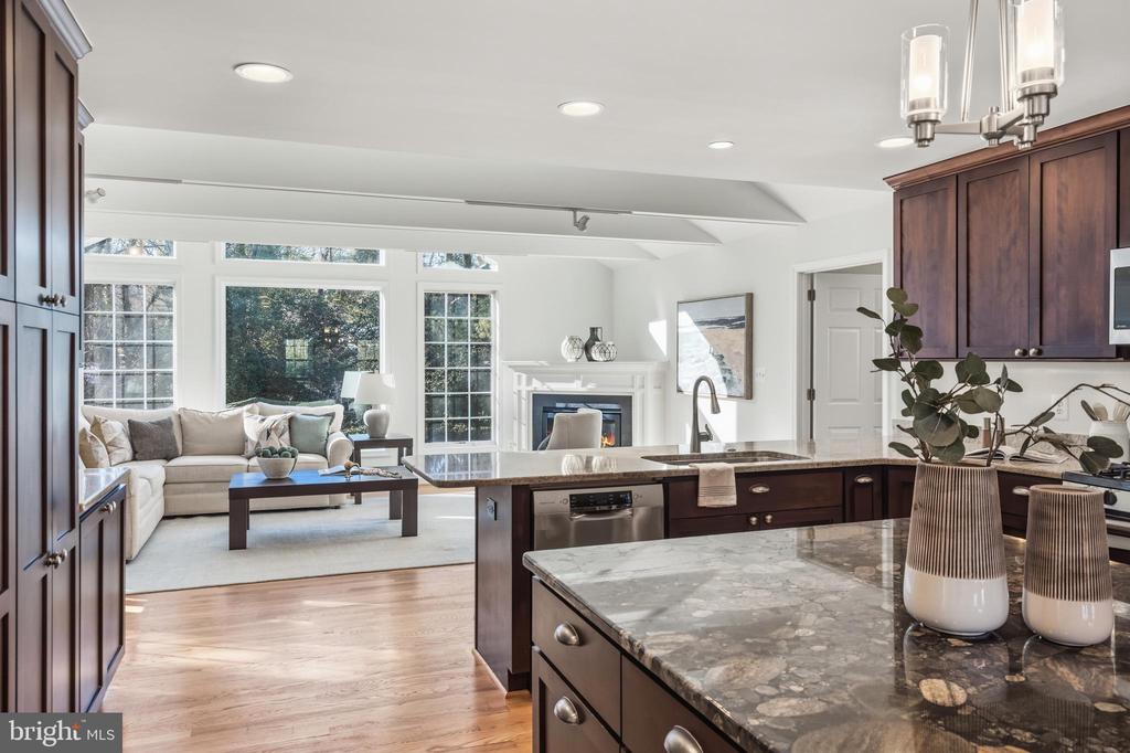 9516 WALLINGFORD DRIVE
