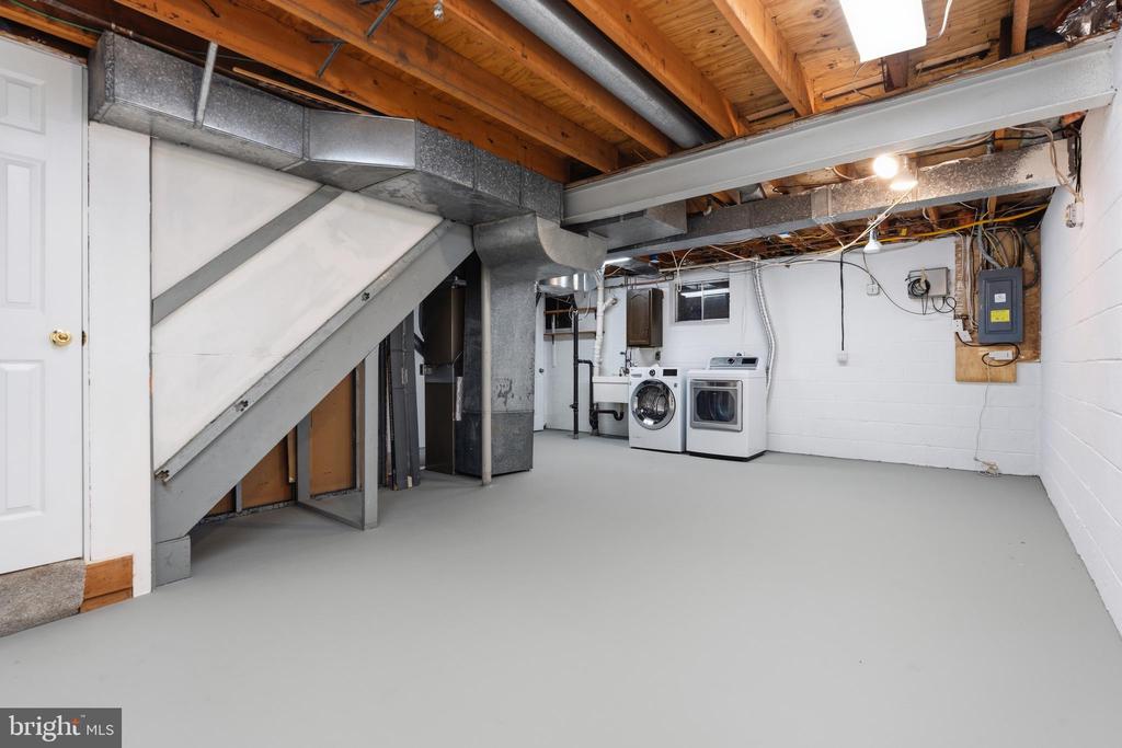 9516 WALLINGFORD DRIVE