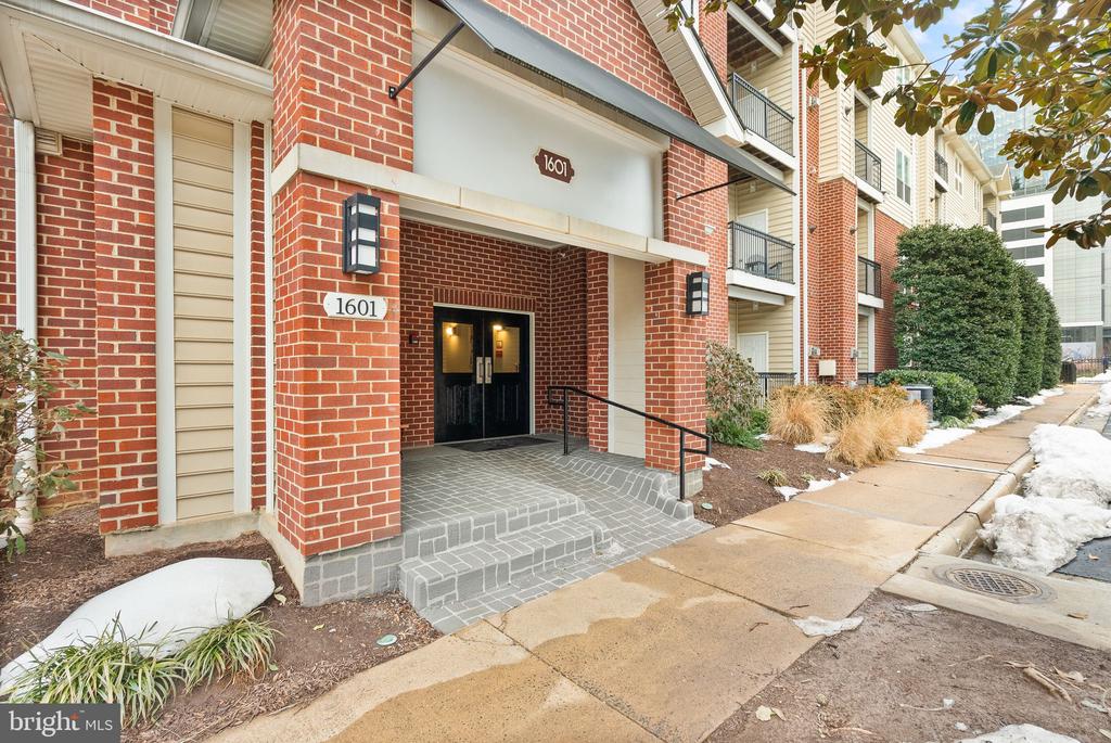 1601 SPRING GATE DRIVE 1116