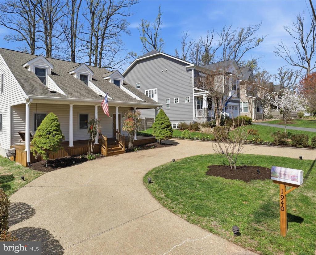 1940 HILLSIDE DRIVE