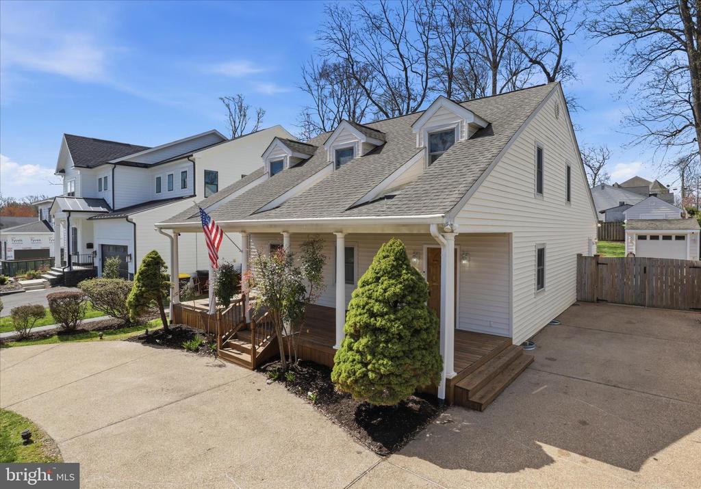 1940 HILLSIDE DRIVE