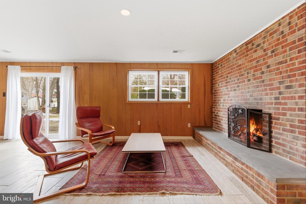 2410 DREXEL STREET