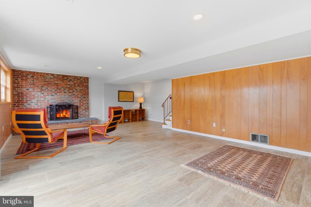 2410 DREXEL STREET