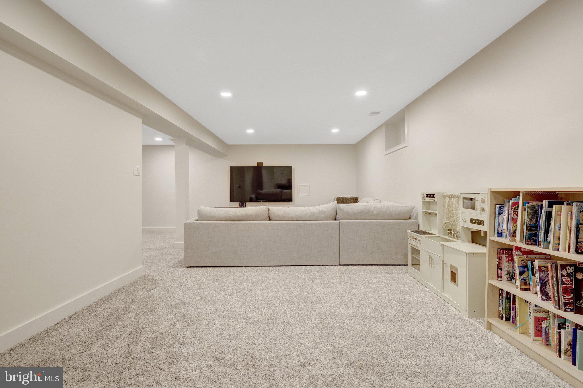 2818 CENTER RIDGE DRIVE