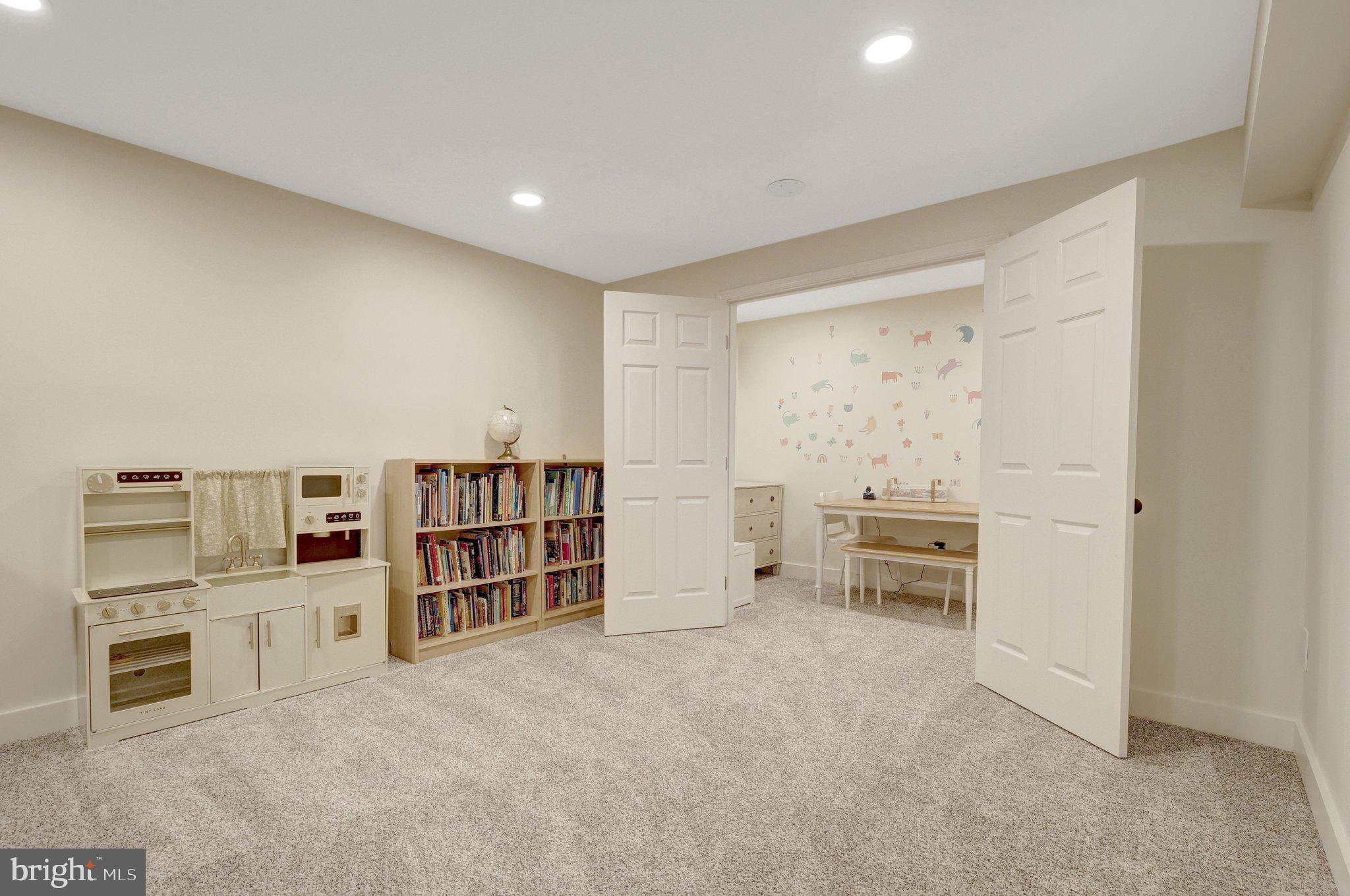 2818 CENTER RIDGE DRIVE