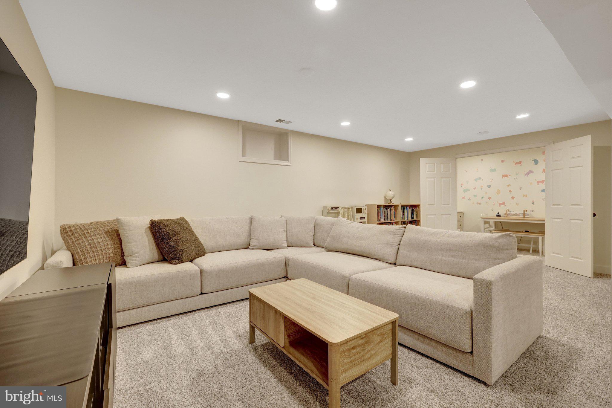 2818 CENTER RIDGE DRIVE