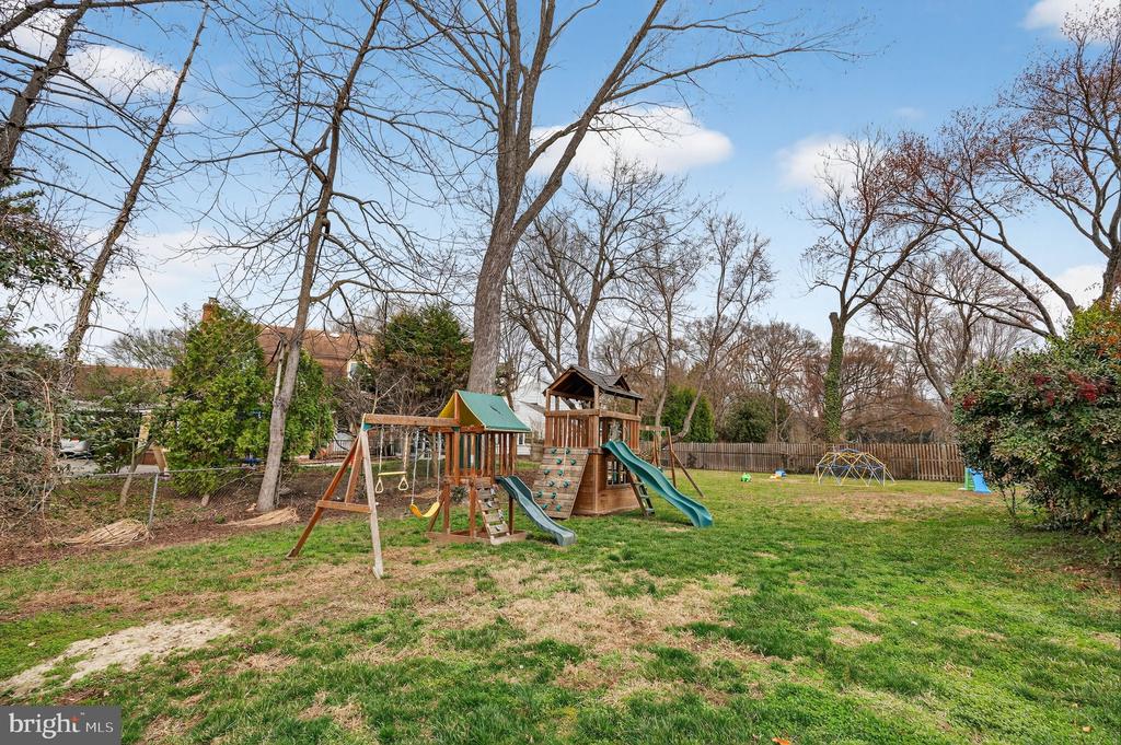8620 FORT HUNT ROAD