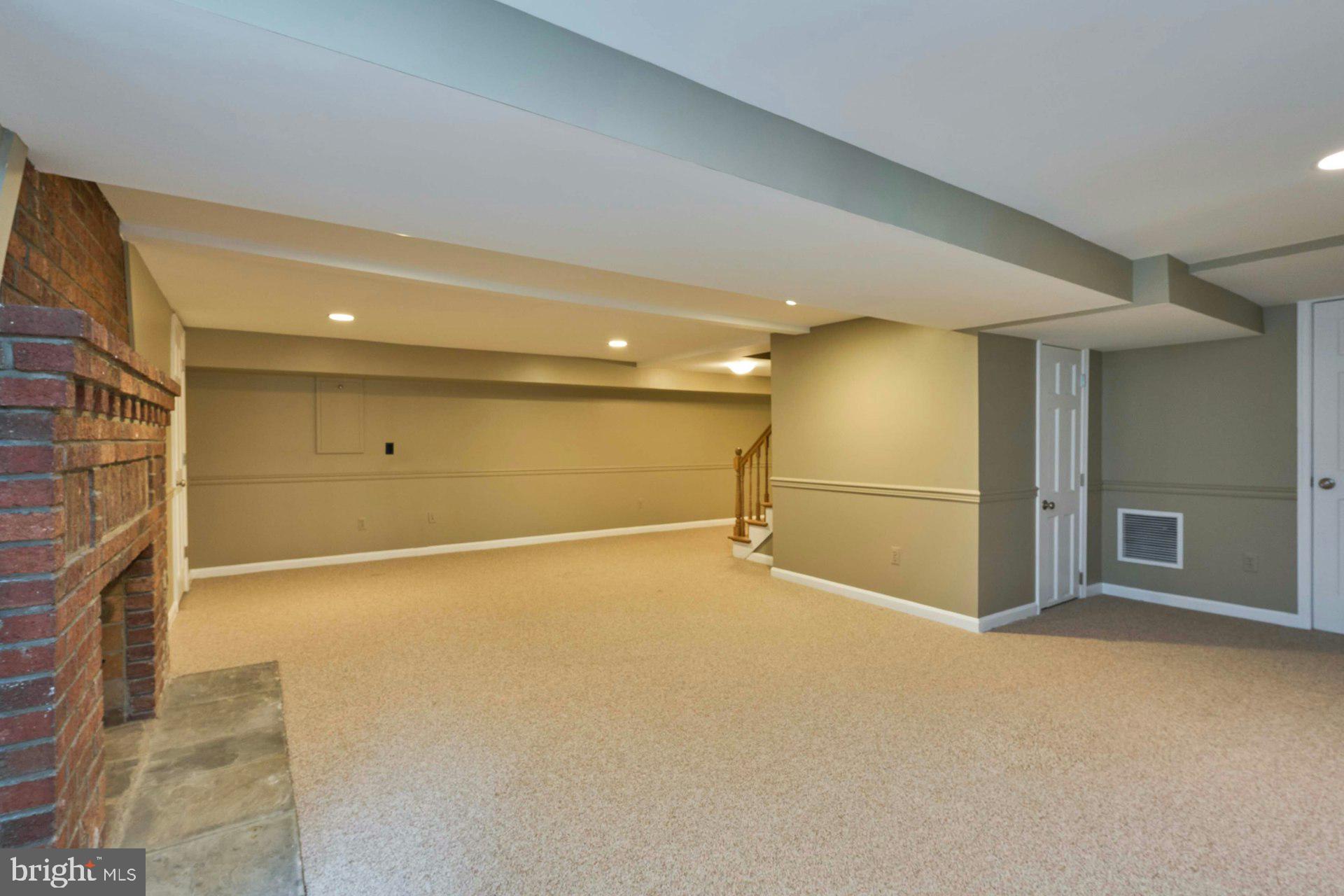 6586 BRADDOCK ROAD