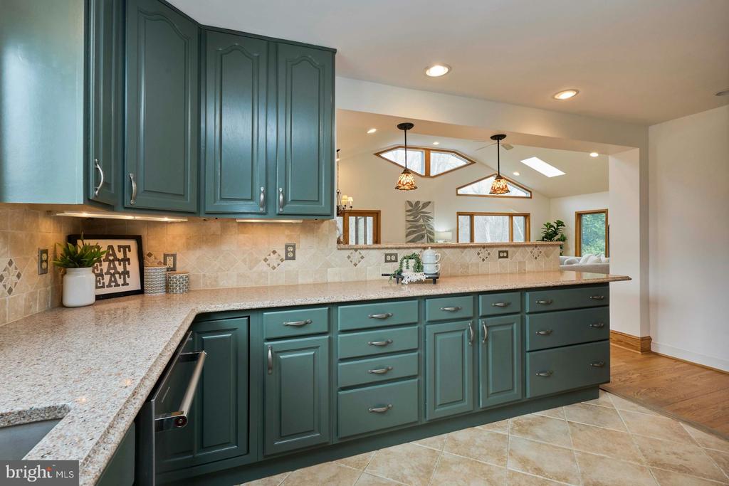 6586 BRADDOCK ROAD