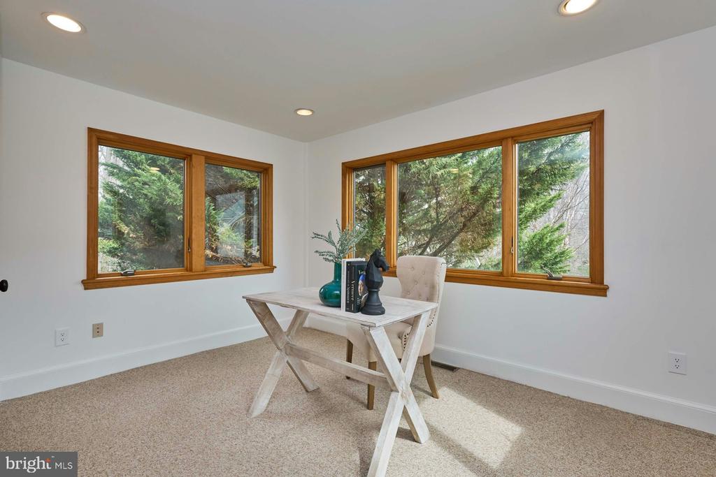6586 BRADDOCK ROAD