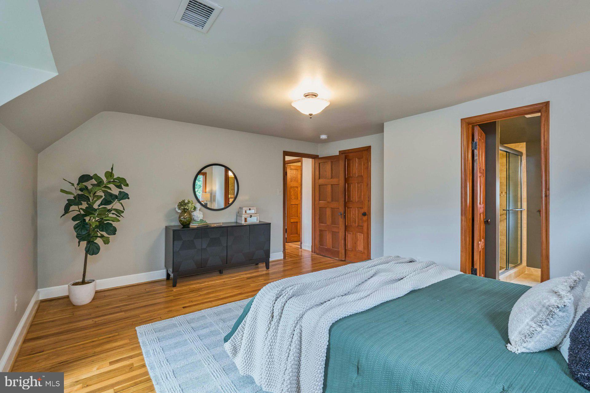 6586 BRADDOCK ROAD