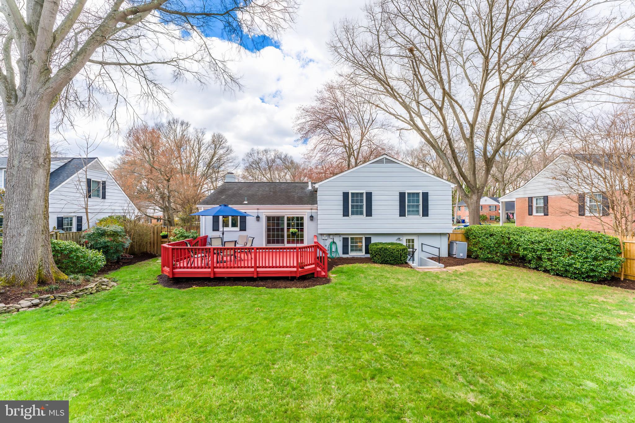 8511 STABLE DRIVE