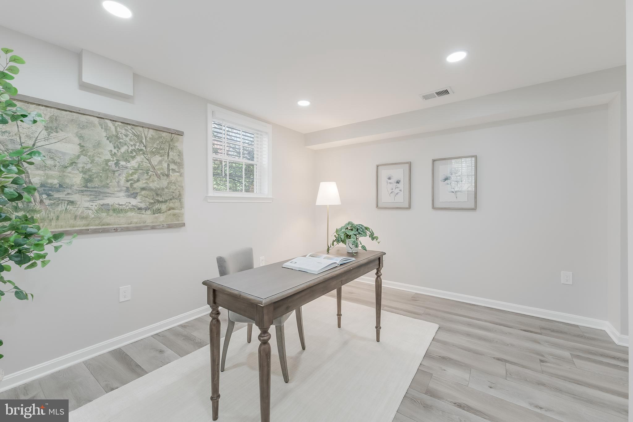 8511 STABLE DRIVE