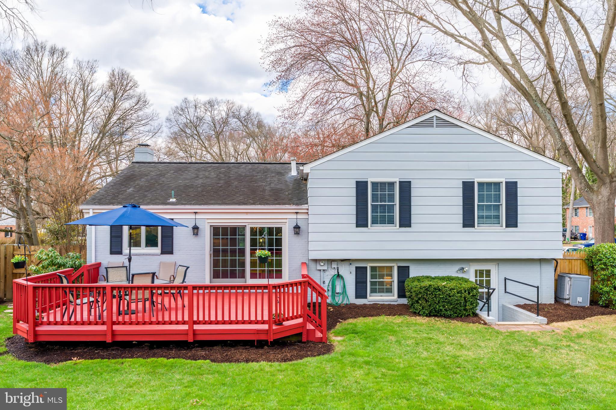8511 STABLE DRIVE