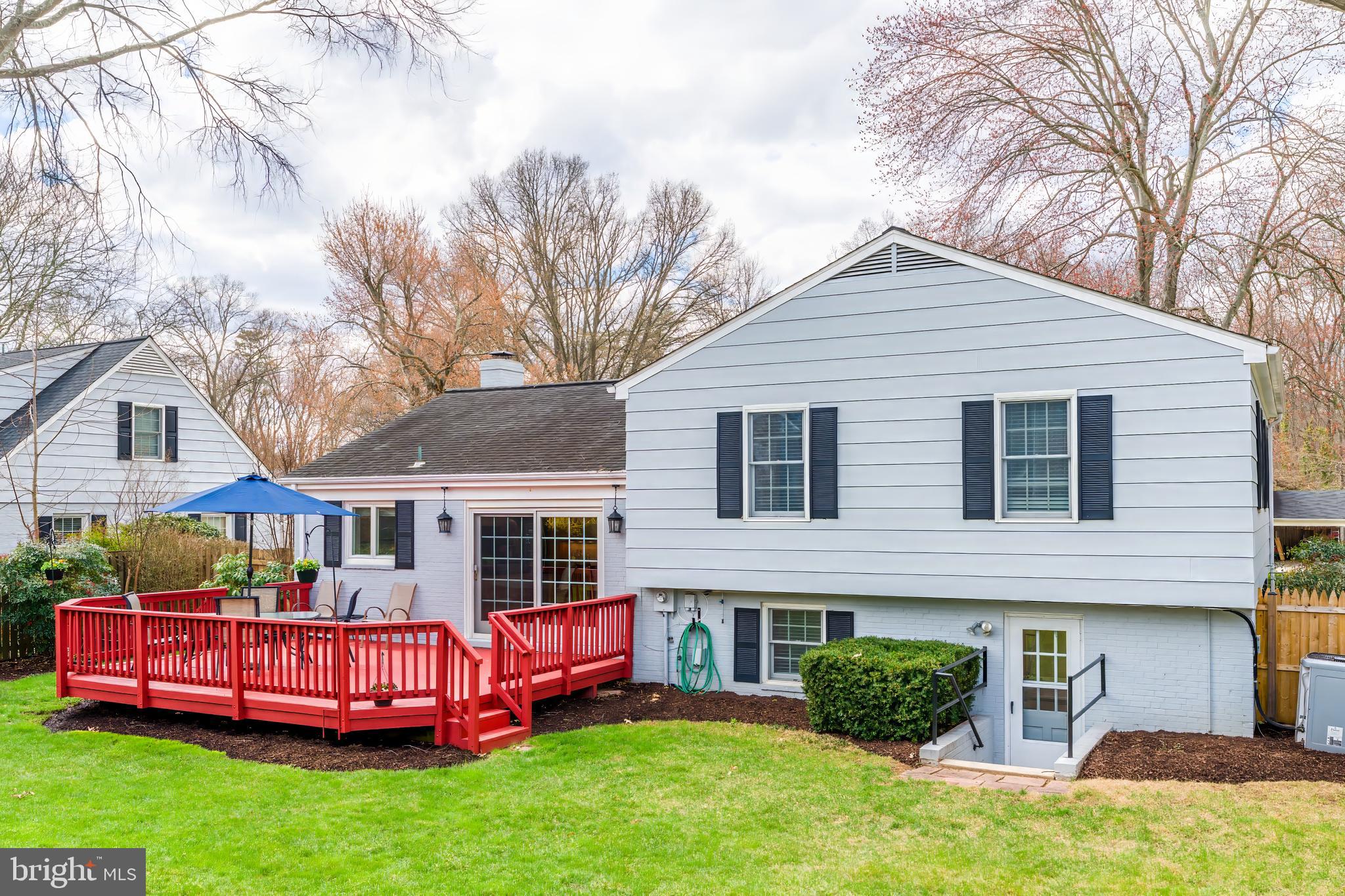 8511 STABLE DRIVE
