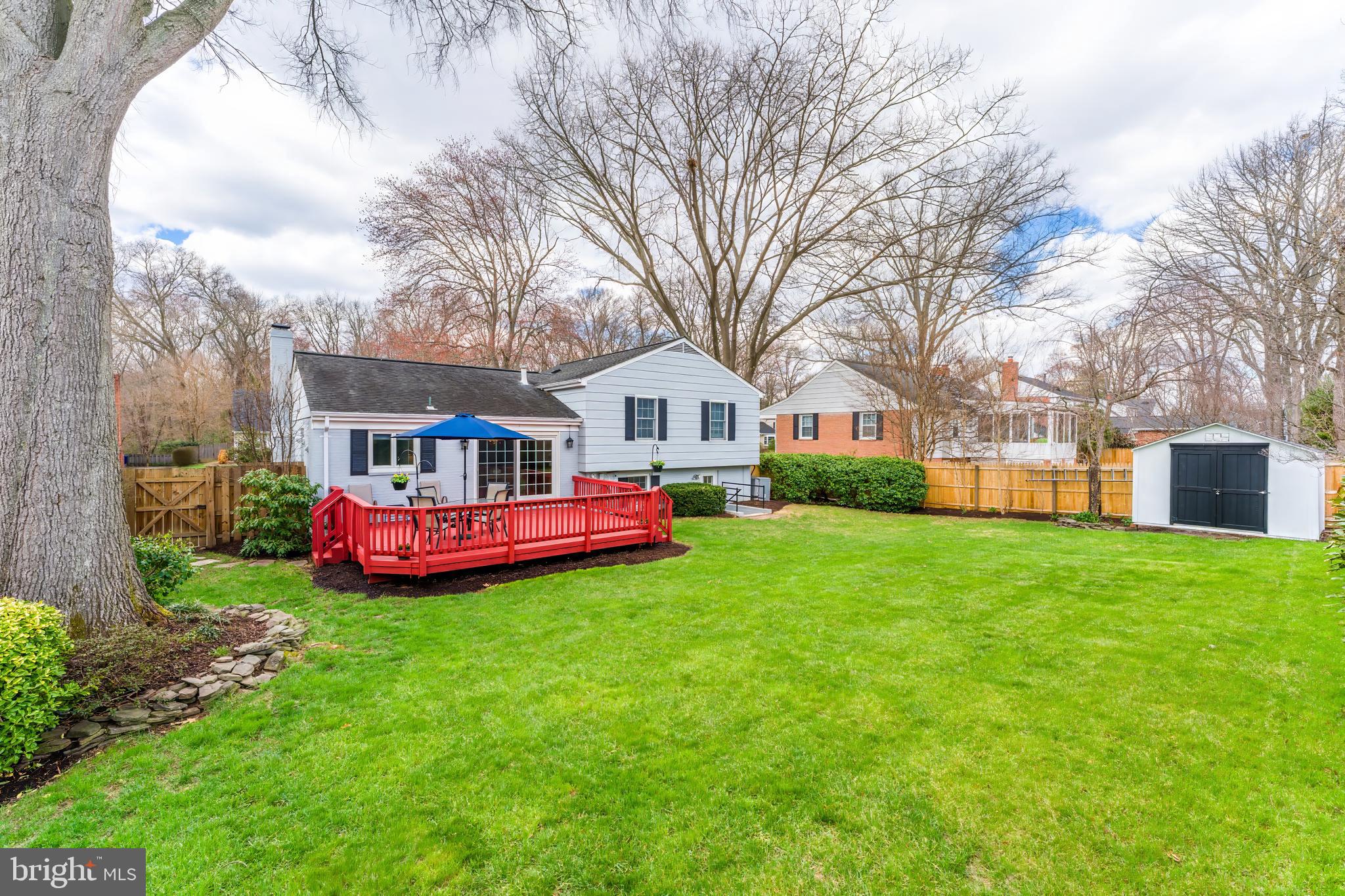 8511 STABLE DRIVE