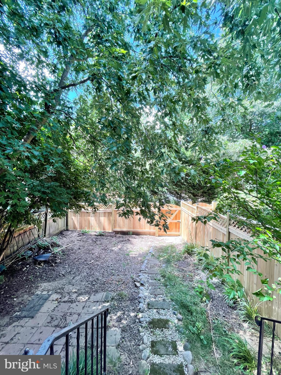 1556 BRUTON COURT