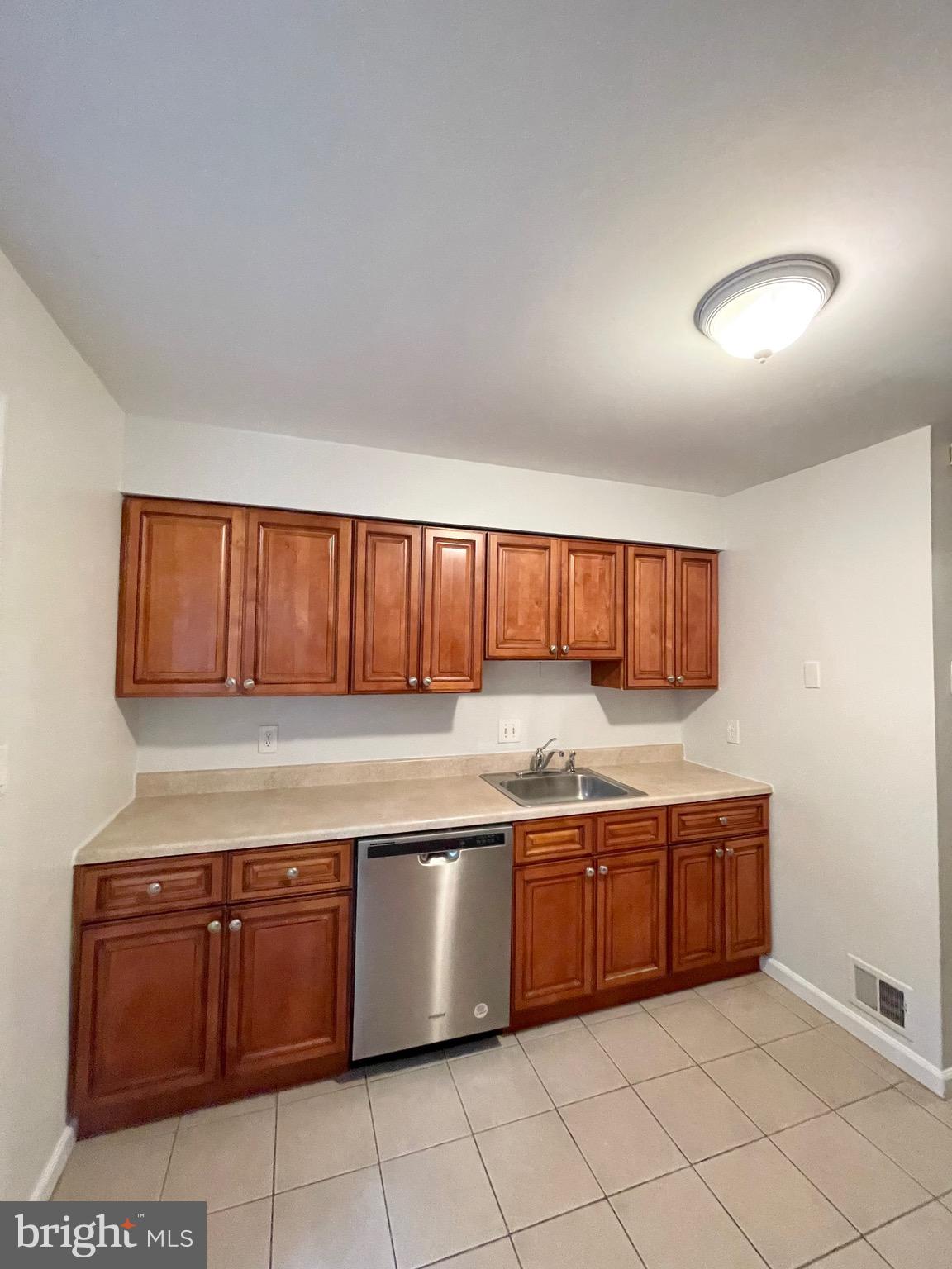 1556 BRUTON COURT