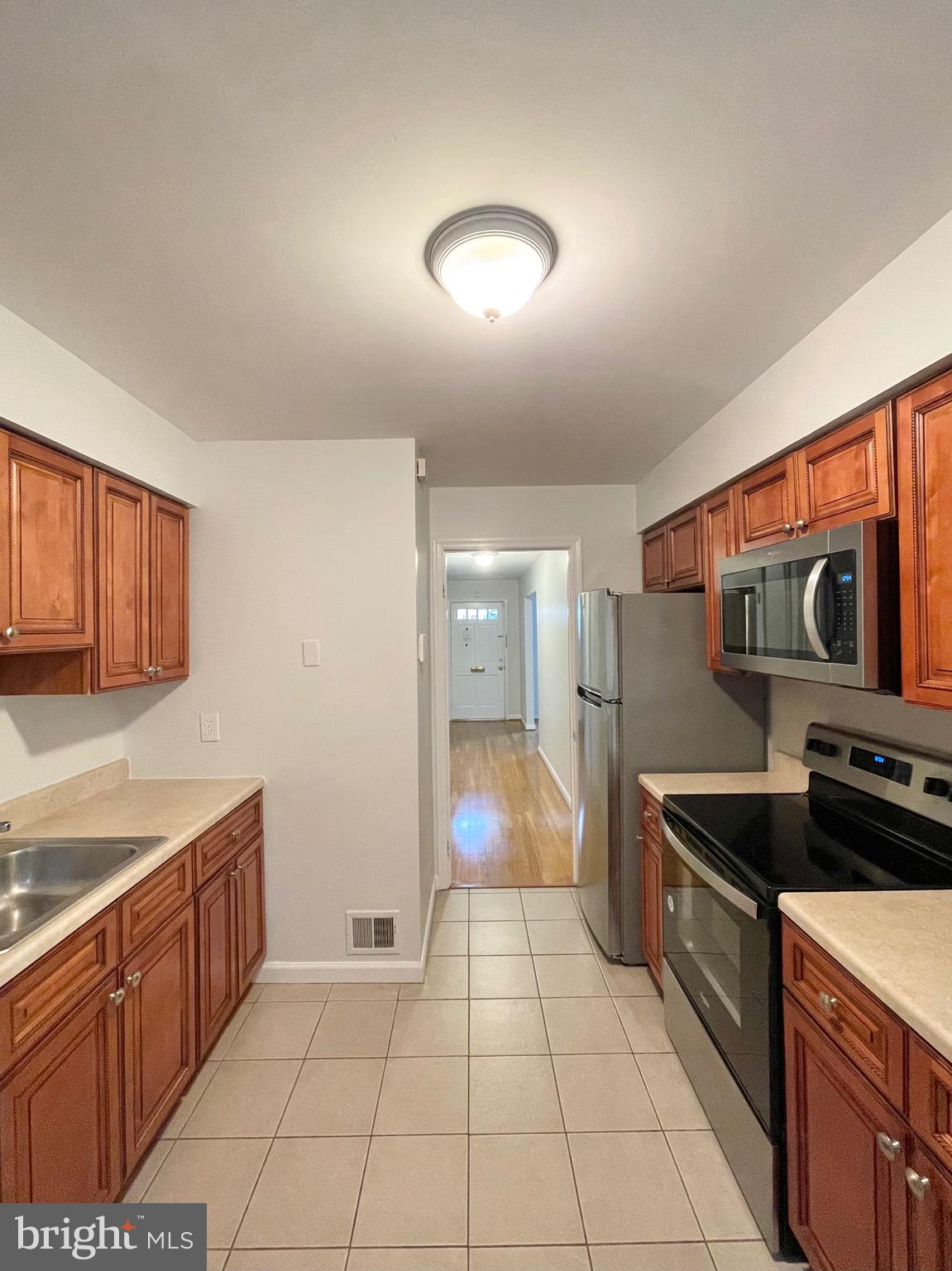 1556 BRUTON COURT