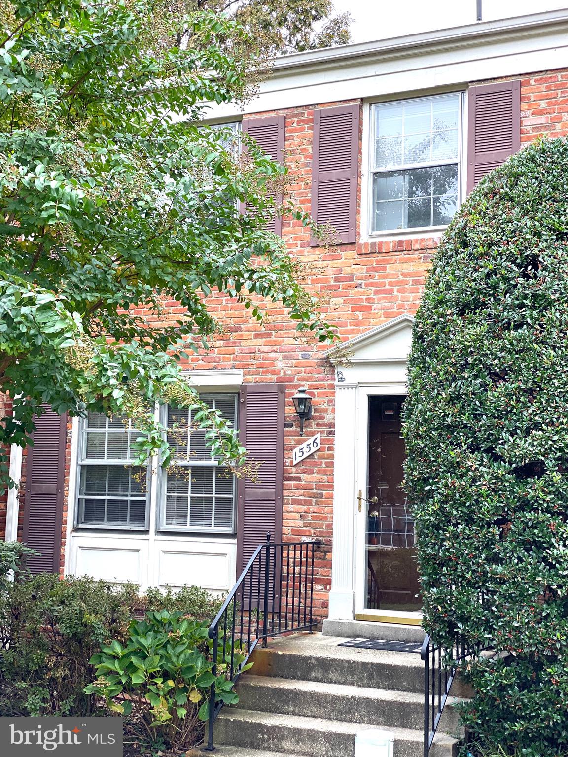 1556 BRUTON COURT