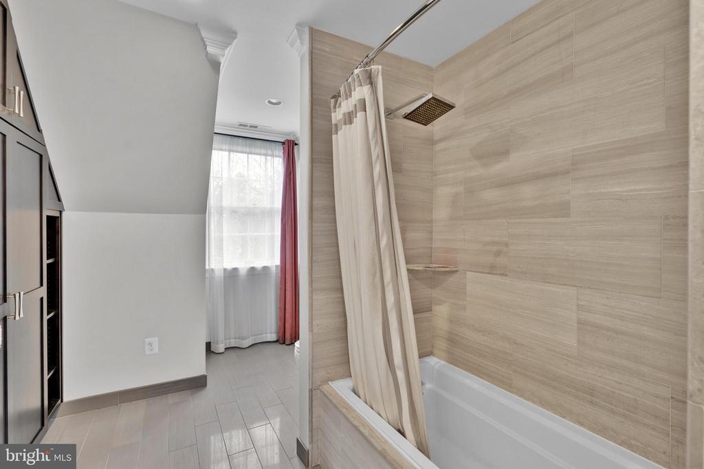 1502 CHAIN BRIDGE COURT