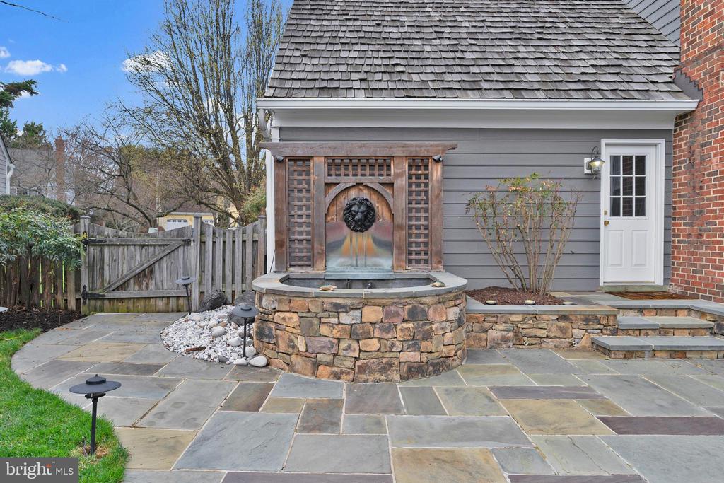 1502 CHAIN BRIDGE COURT