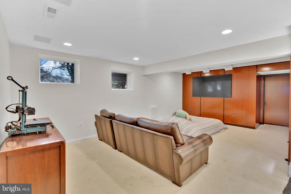 1502 CHAIN BRIDGE COURT