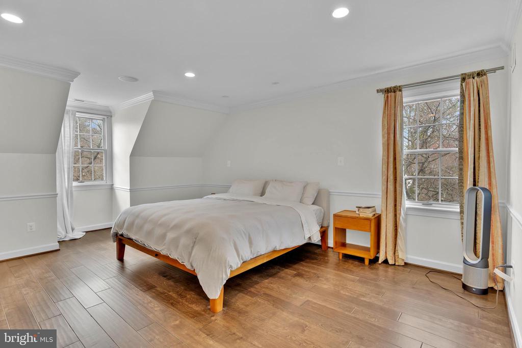 1502 CHAIN BRIDGE COURT
