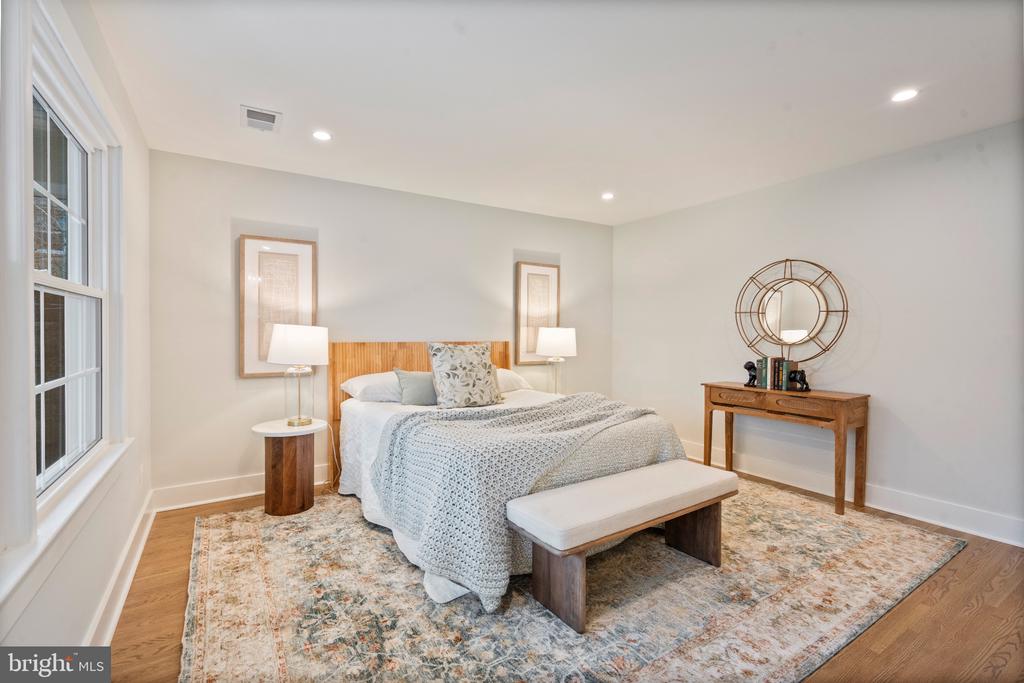 7204 REGENT