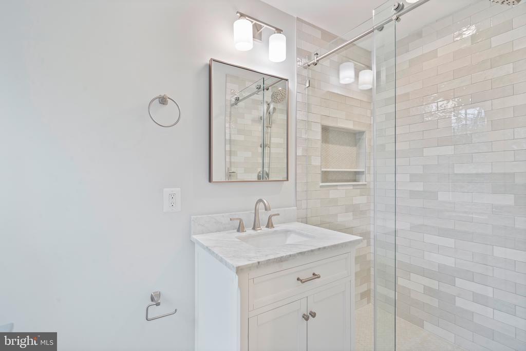 7204 REGENT