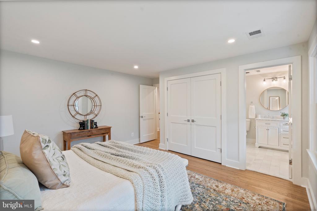 7204 REGENT