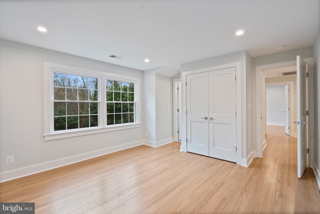 7204 REGENT