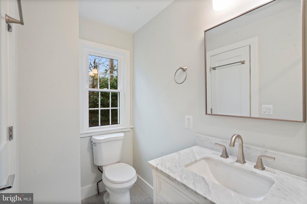 7204 REGENT
