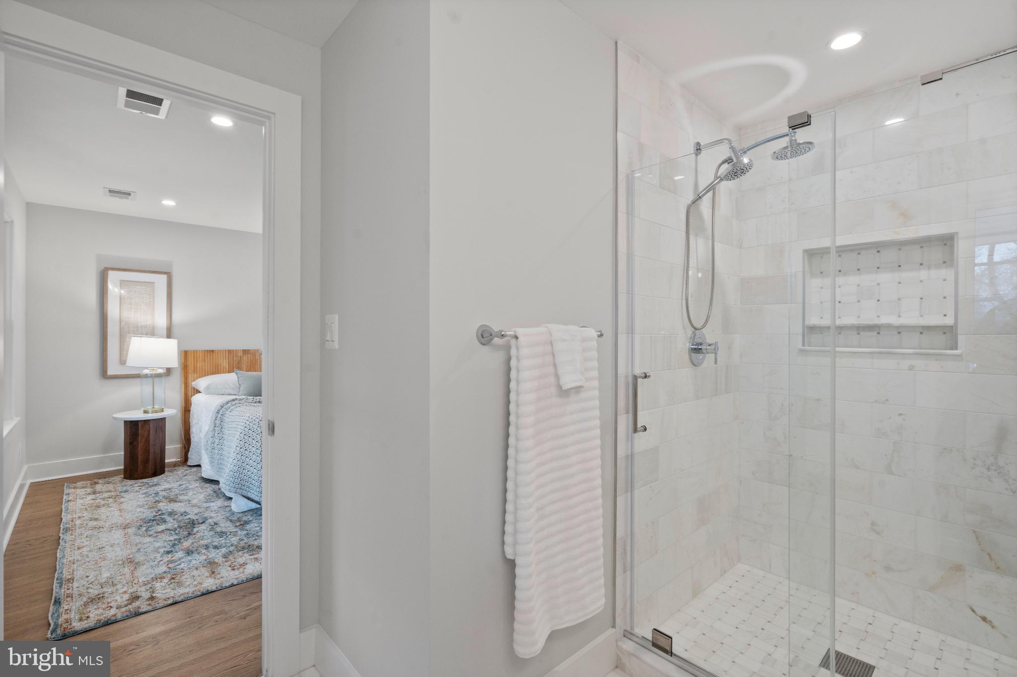 7204 REGENT
