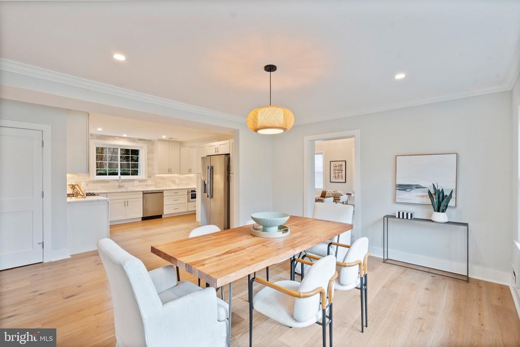 7204 REGENT