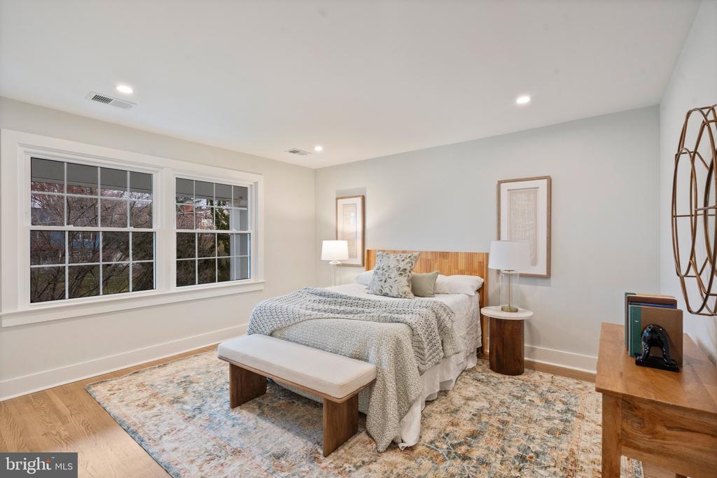 7204 REGENT