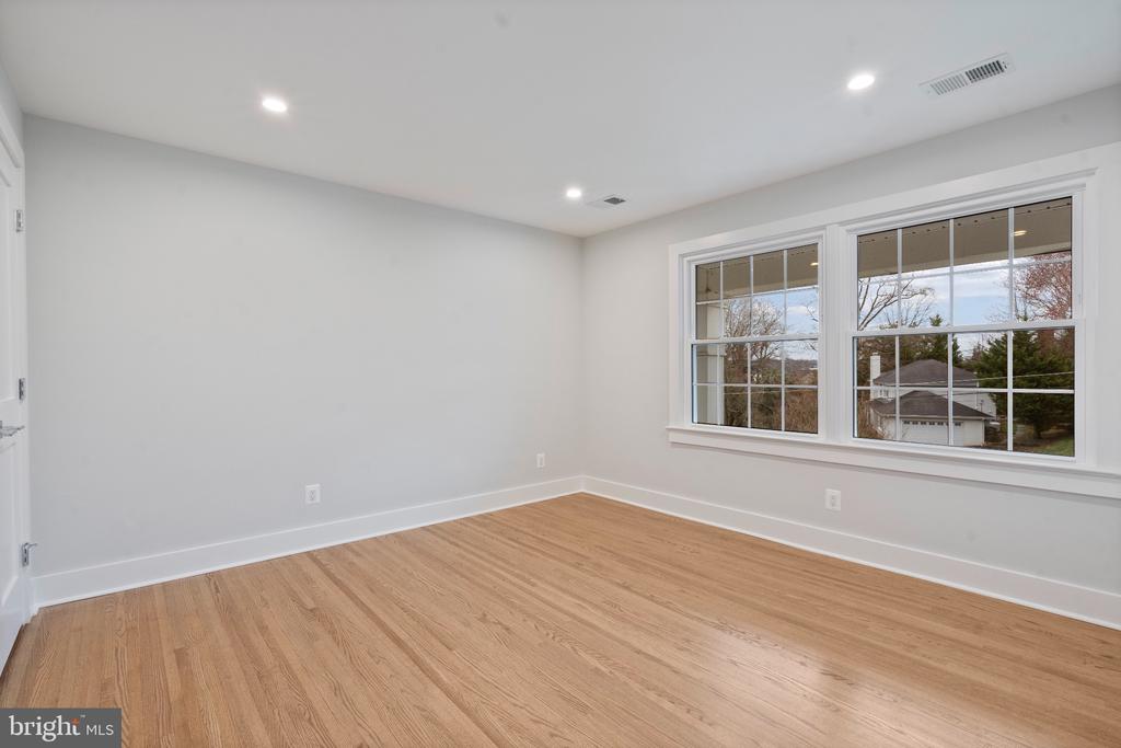 7204 REGENT