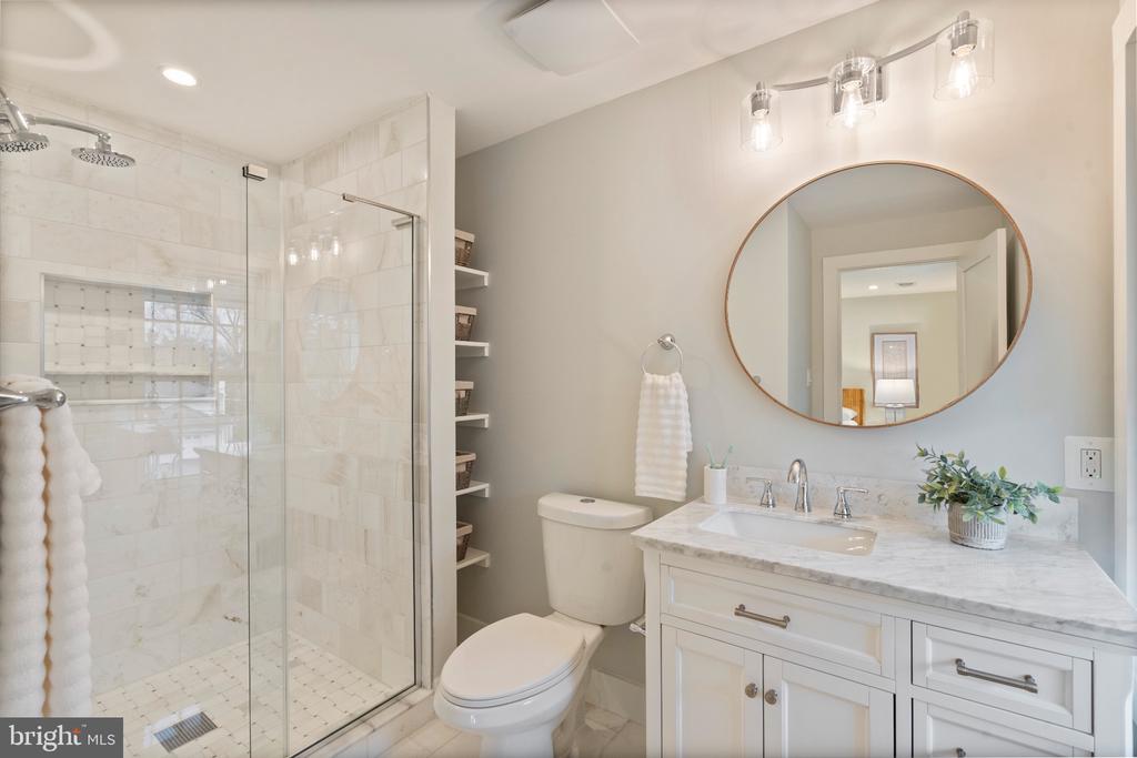 7204 REGENT